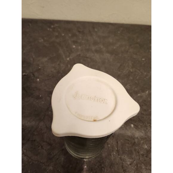 Anchor Hocking 8-Ounce Triple Pour Measuring Cup, Clear, Set of 1 - Picture 5 of 6